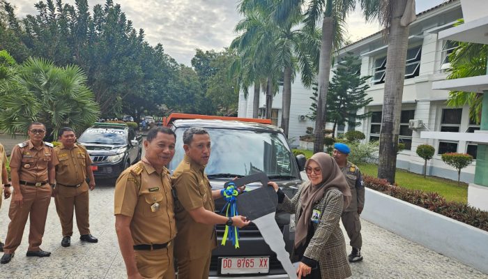 Pemkab Jeneponto Terima Bantuan Mobil Sampah dari Bank Sulselbar, Diterima Langsung oleh Bupati H. Paris Yasir
