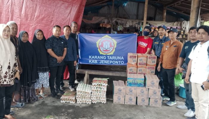 Karang Taruna Kabupaten Jeneponto Turun Langsung Salurkan Bantuan Kepada Korban Kebakaran Di kelurahan Balang Toa