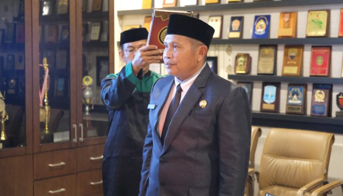 Bupati Jeneponto H. Paris Yasir melantik Pj Sekda Maskur SAg MH CGCAE di ruang rapat bupati Jeneponto.
